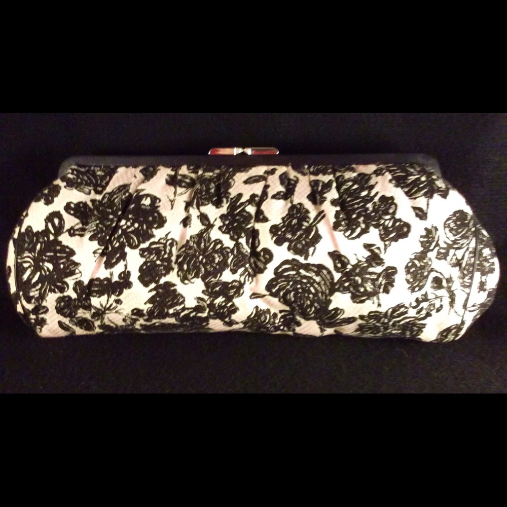 Ann Taylor Loft - Snap Closure Clutch 💗🖤